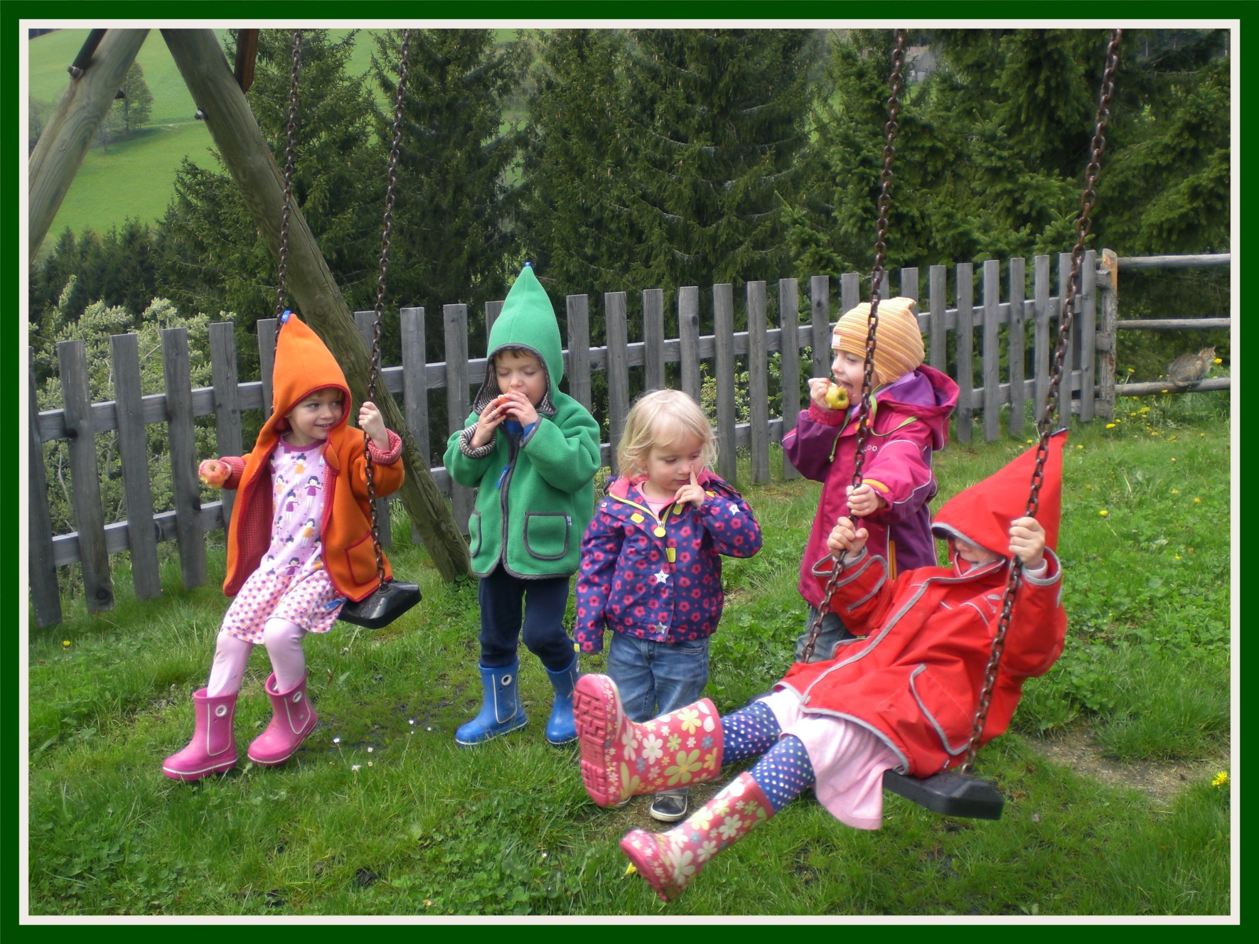 Kinder mit MUetzen
